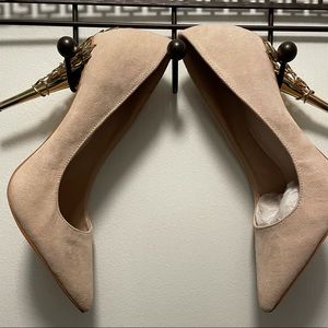 Suede light pink heels pointed toe